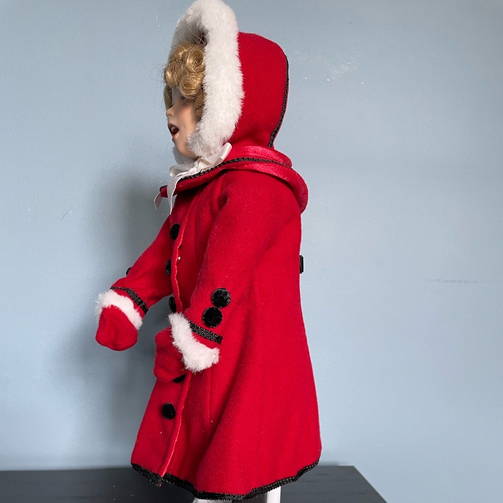 VINTAGE DANBURY MINT LITTLE CAROLER SHIRLEY TEMPLE DOLL